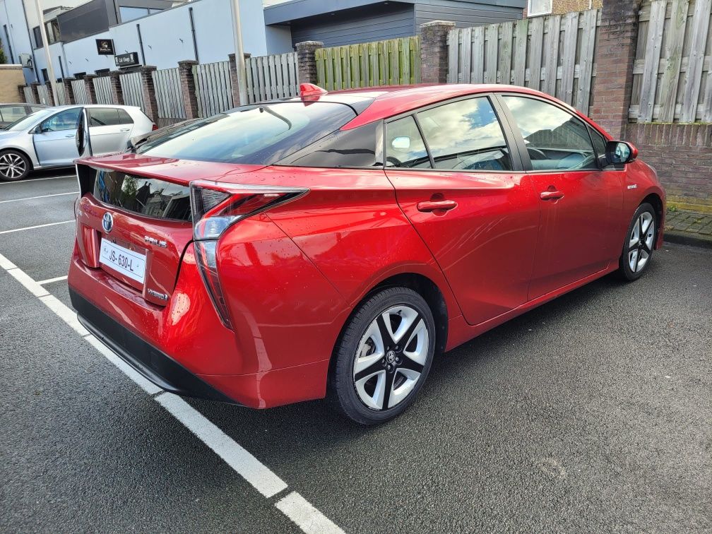 Toyota Prius 2016 2017 122 cp 1.8 hibrid + benzină, roşie, 182000 km