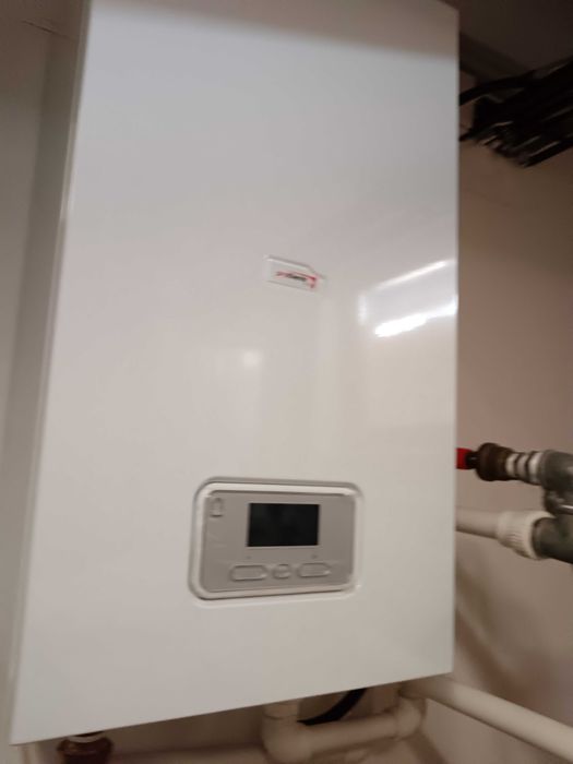 Vând centrala Electrica Protherm 24 kw,folosita3 luni,2inverter Daikin