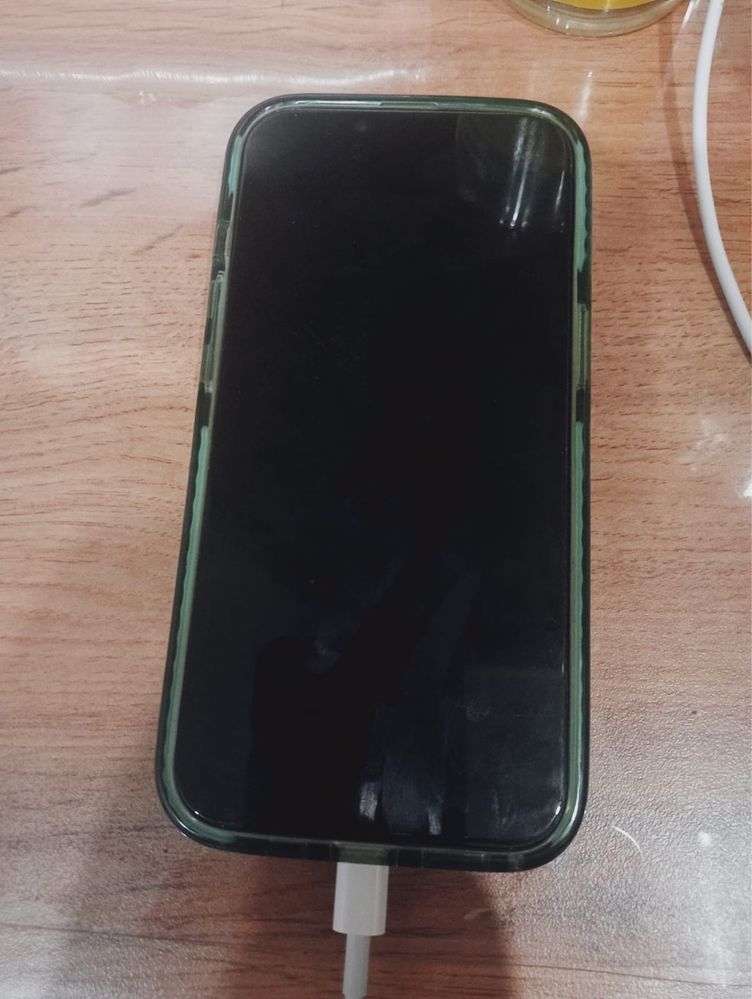 Продам Iphone 13