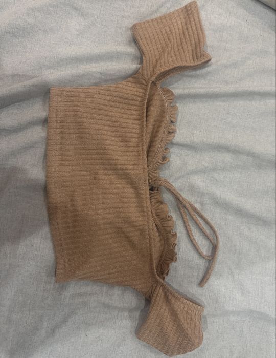 Къс топ с къси ръкави