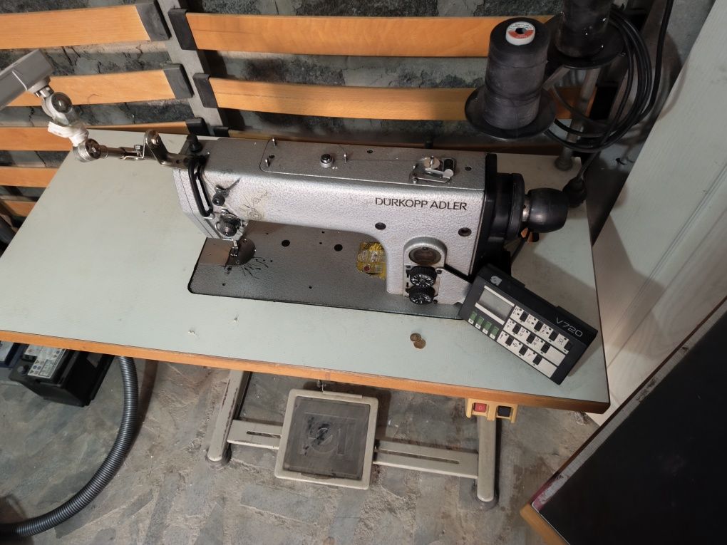 Професионална шевна машина Dürkopp Adler V720