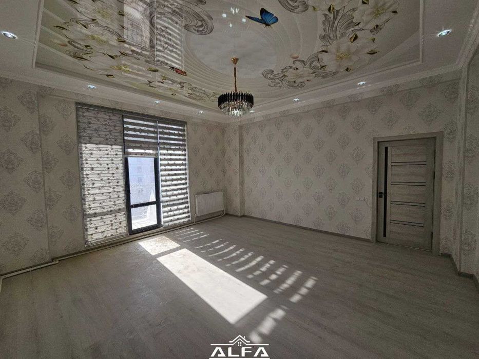 Buxoroda kvartira sotiladi 2 xonali 84m² 4-qavat.