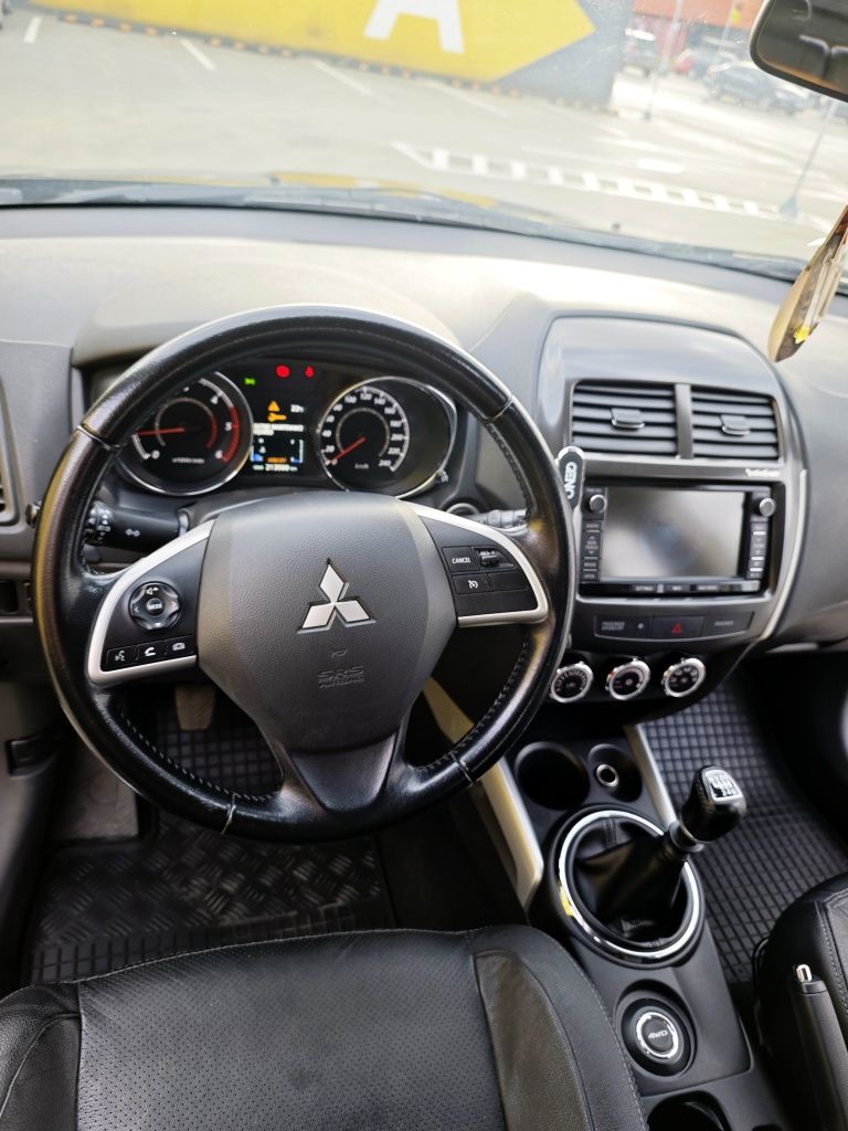 Vând Mitsubishi ASX 1.8 DI-D 4WD