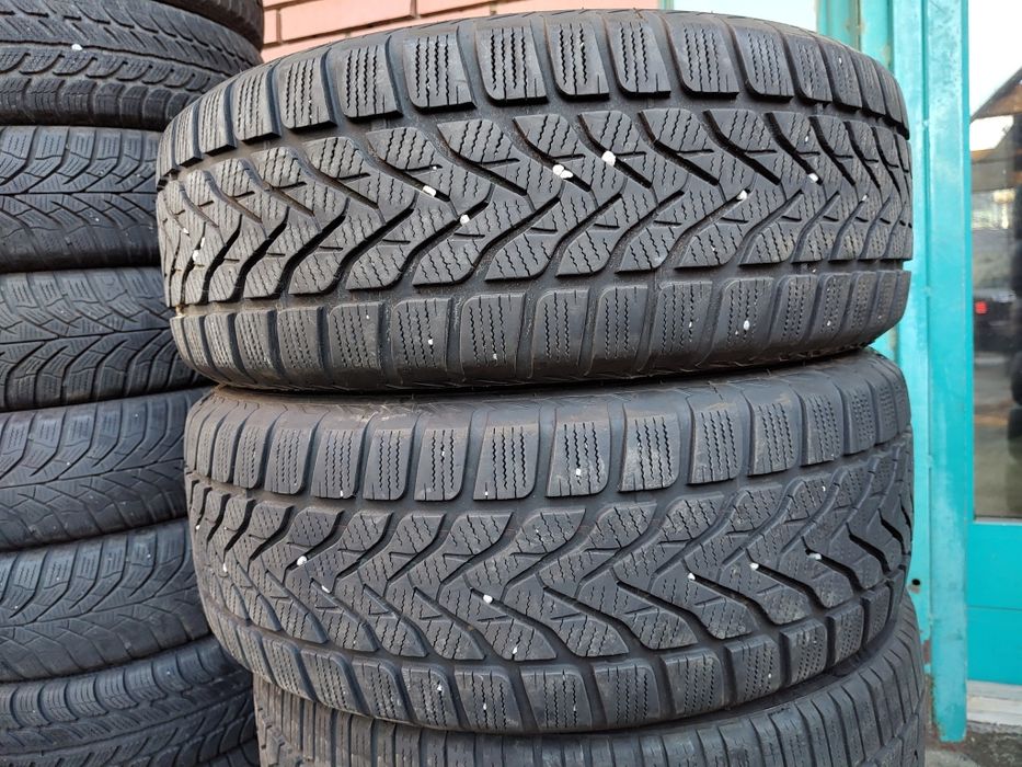 Продавам 2 зимни гуми 215/60/17 Lassa