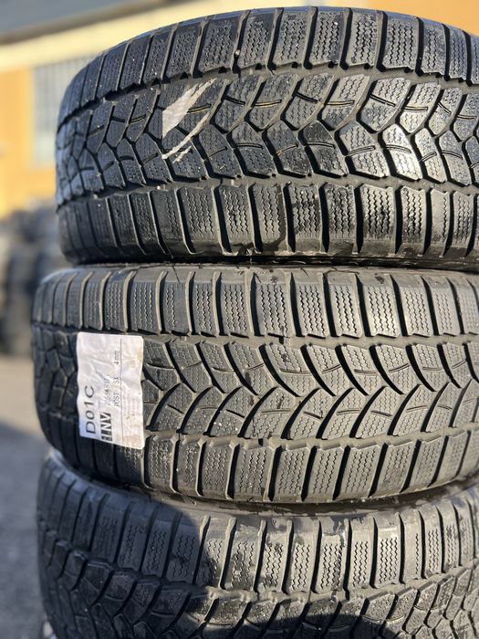Зимни гуми 17” Firestone205/55/17 . DOT18 в много добро състояние .
