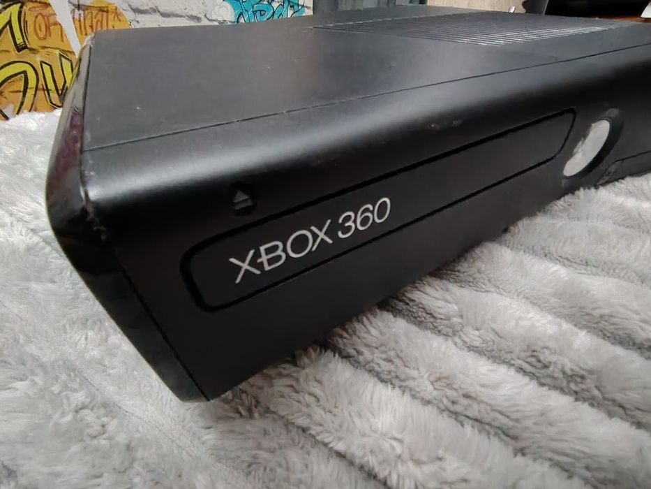 Xbox 360 slim Impecabil Pret negociabil