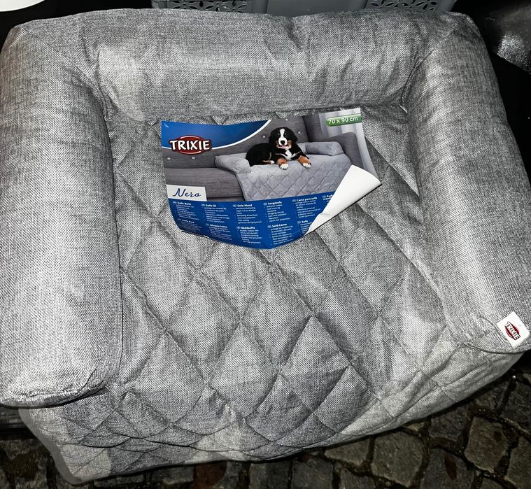 Кучешко легло за диван