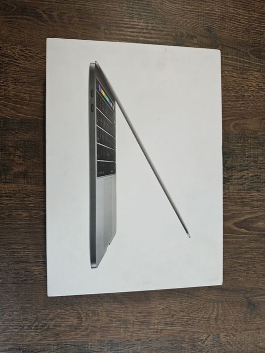 Macbook Pro 2017-13.3" Touchbar 16 GB RAM 512 GB