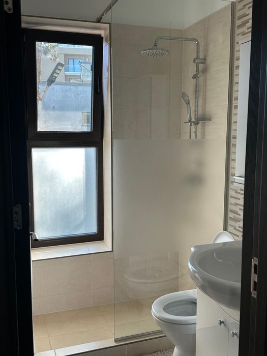 Inchiriez apartamente si garsoniere prima linie la mare utilitati incl