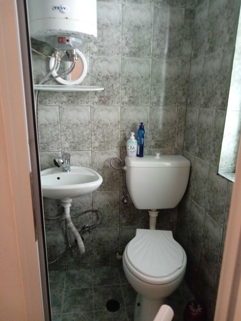 Дава се под наем Ателие в Бургас, Възраждане - 15 кв.м за 137.7 € - Снимка #3