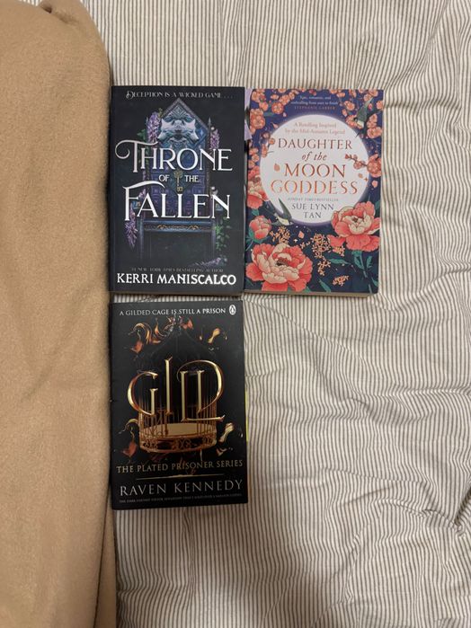 3 фентъзи книги – отлично състояние, намалена цена – 50 лв