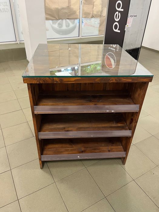 Масивна щанд маса