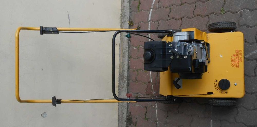 Scarificator aerator gazon motor benzina