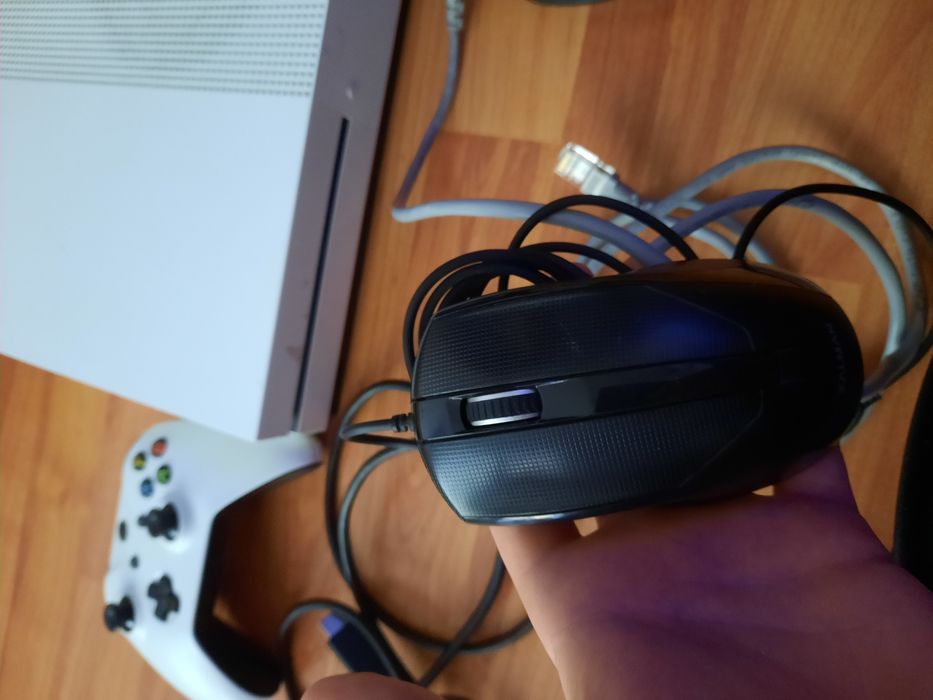 Xbox one s +controler


-