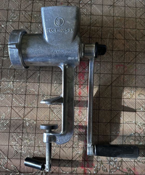 Металлическая ручная мясорубка (ГОСТ 4025-83)