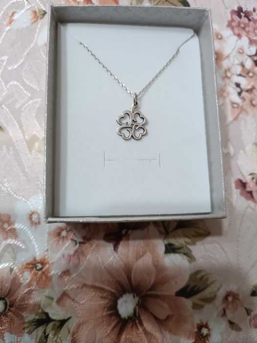 Елегантно сребърно колие