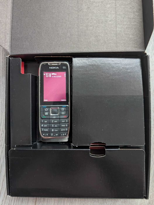 Nokia E51-in cutie, toate accesoriile originale