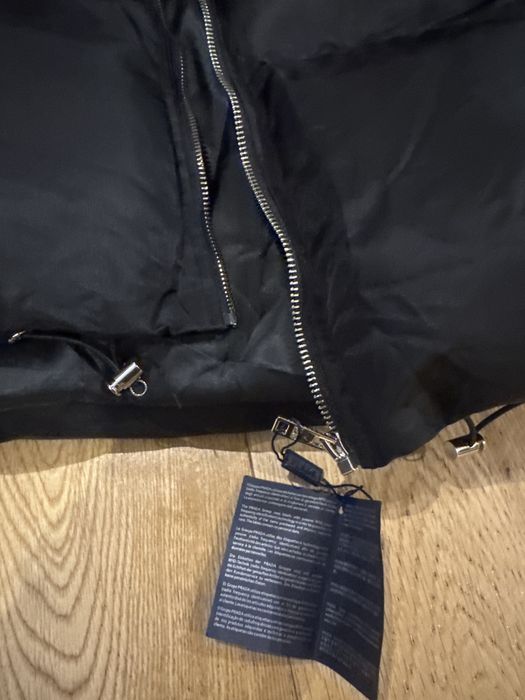 Vand geaca noua Prada marime M femei