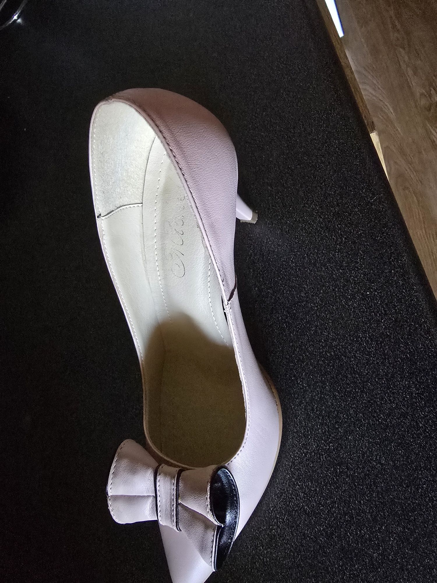 Pantofi din piele naturala