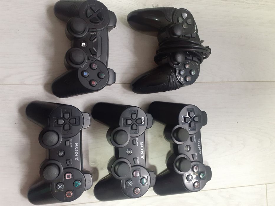 Vând joc Ps3 manete