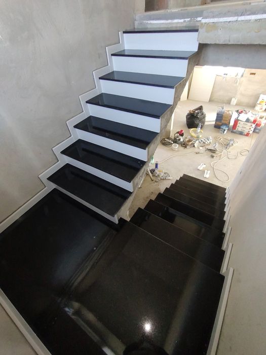 Trepte/contratrepte din marmura,granit, compozit cu montaj