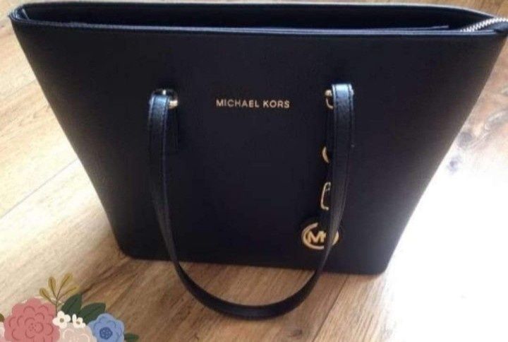 Geanta Michael Kors classic, new model, logo metalic, saculet, etichet