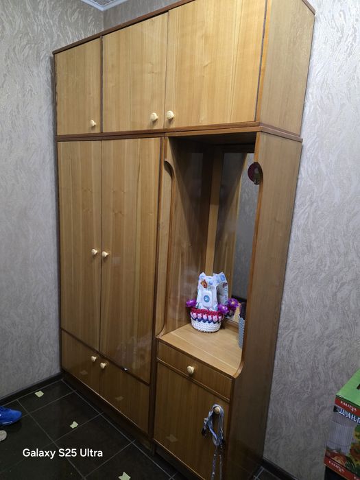 Продам. Коридорный шкаф.