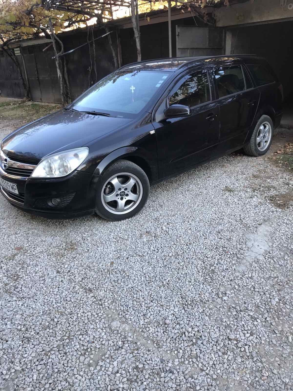 Продават се Два автомобила