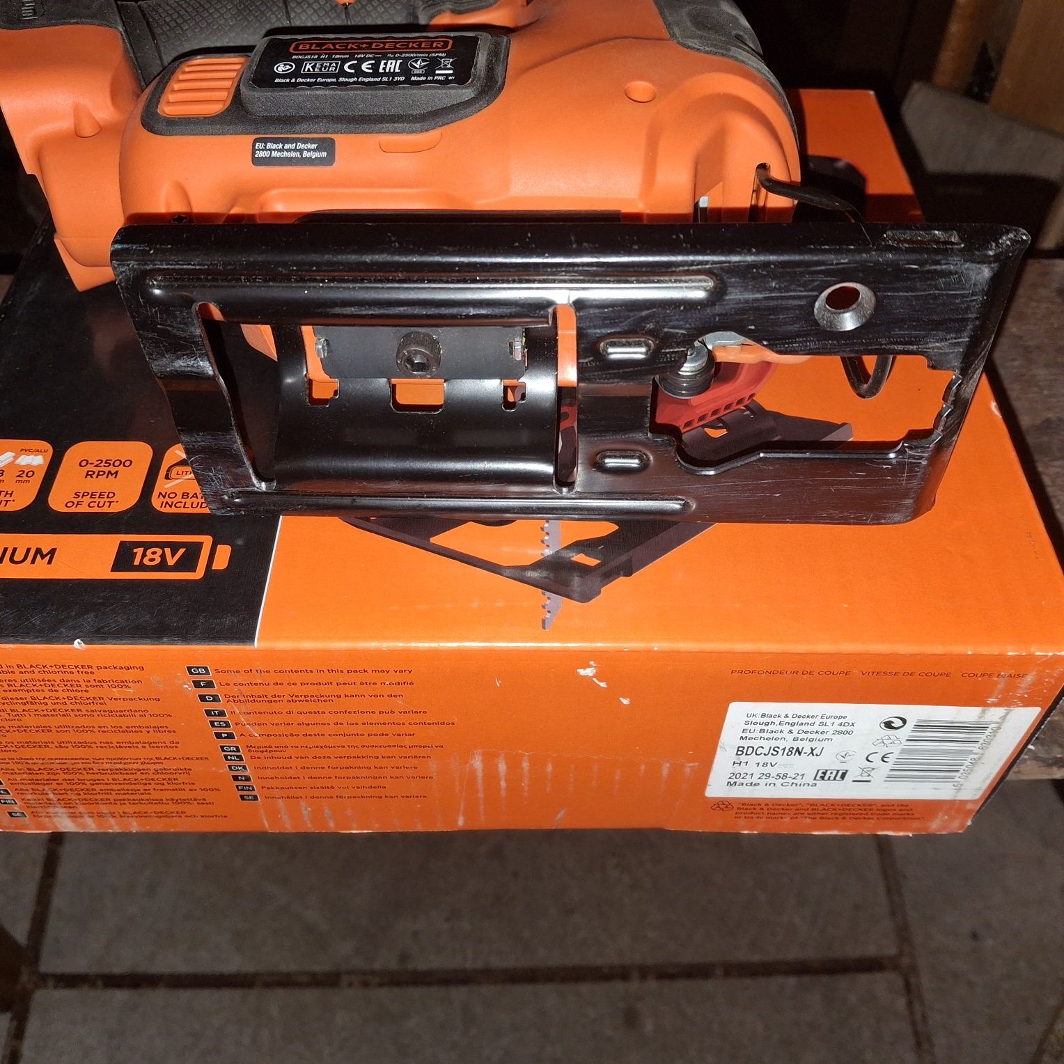 Акумулаторен прободен трион Black & Decker BDCJS18, 18 V  в гаранция