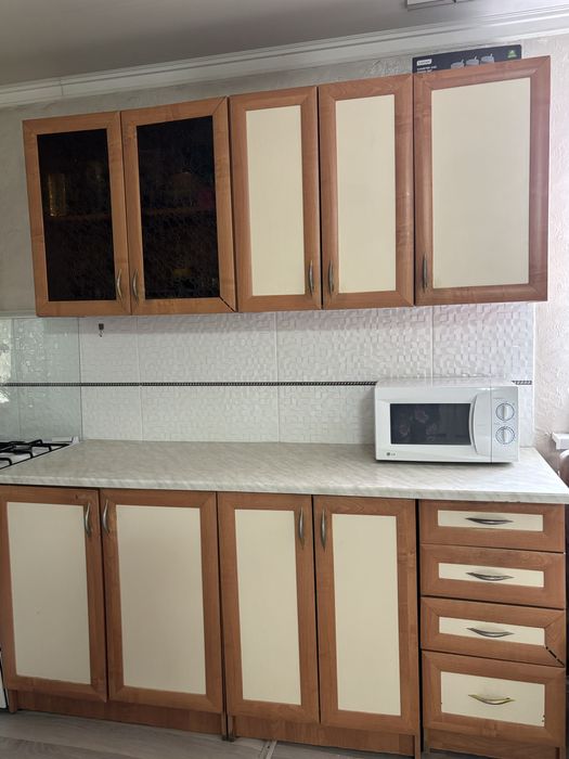 Продам кухонный гарнитур(без газа)