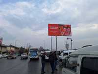 Toshkentda bilbordlarda banerlarda reklamalar. Реклама на билбордах
