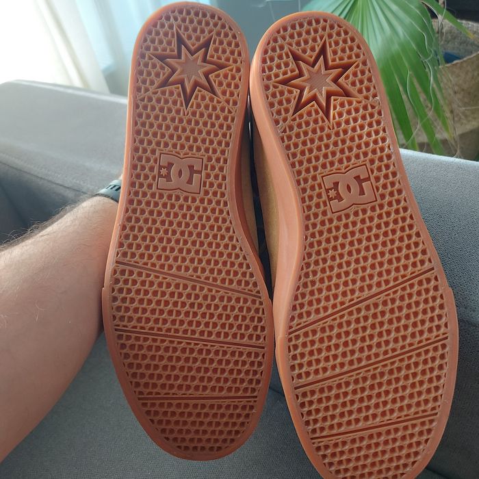 Vand tenesi DC piele intoasa NOI