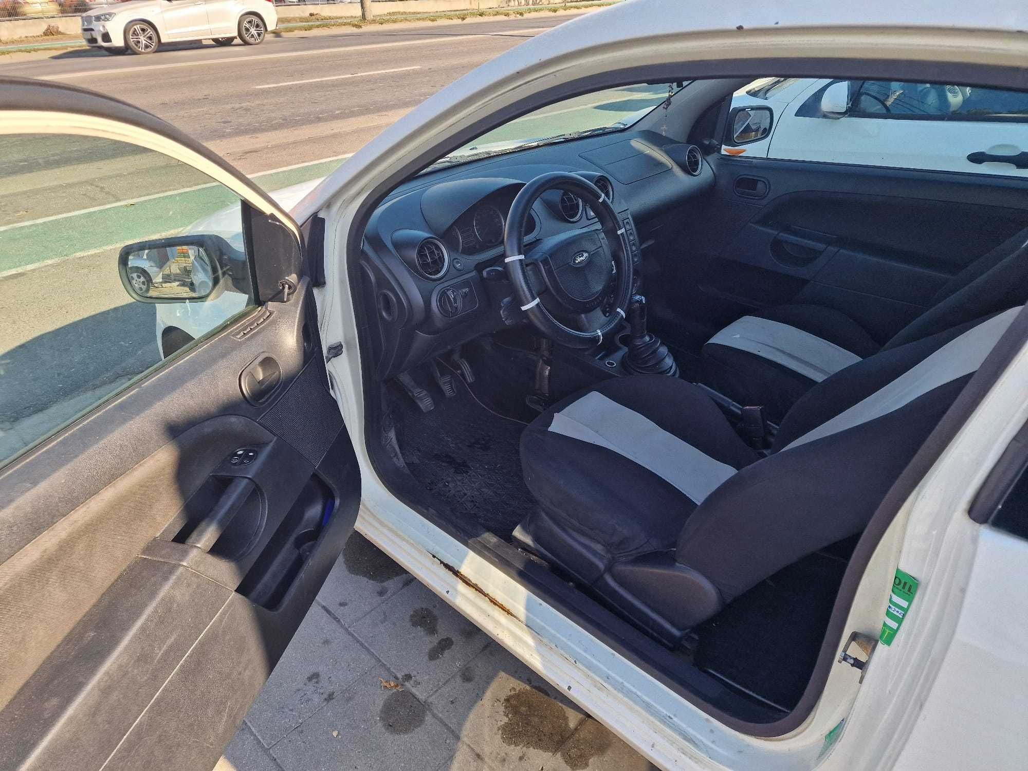 Ford Fiesta - berlina cu hayon