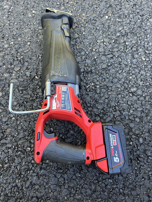 Milwaukee M18 CSX ferestreu sabie