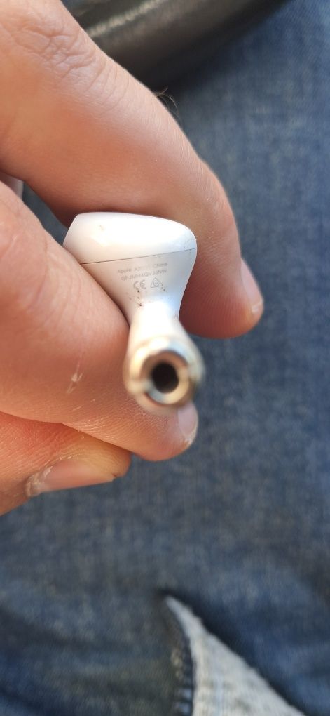 Airpods  правый R