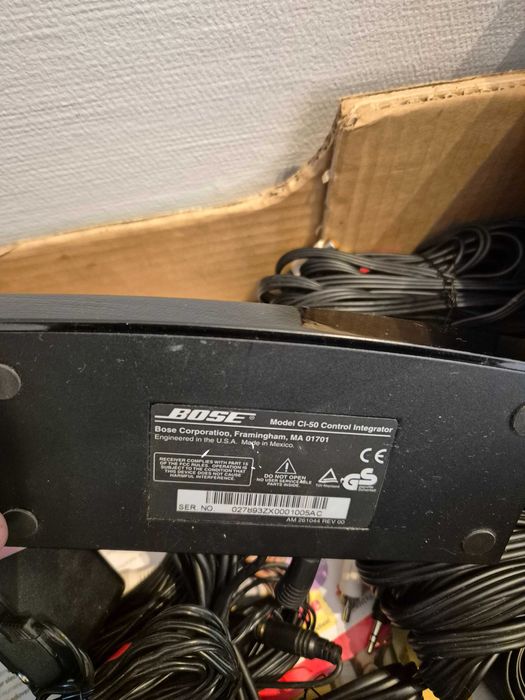 Bose subwoofer + една кубична тонколонка+ 2бр. дистанционно (тъч)+др.