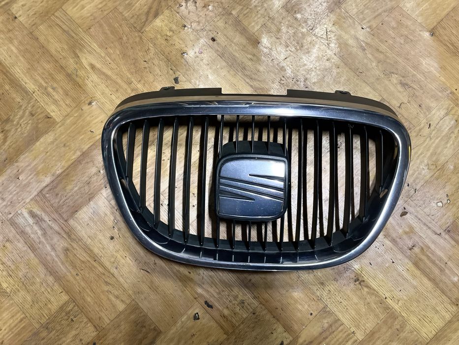 Маска/Решетка с Емблема/Seat Altea/2004-2015г./Сеат Алтеа/