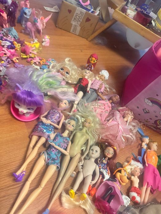 Lot păpuși  ca noi