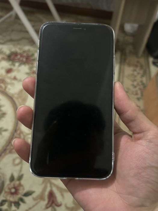 Продам Iphone XR в хорошем состоянии