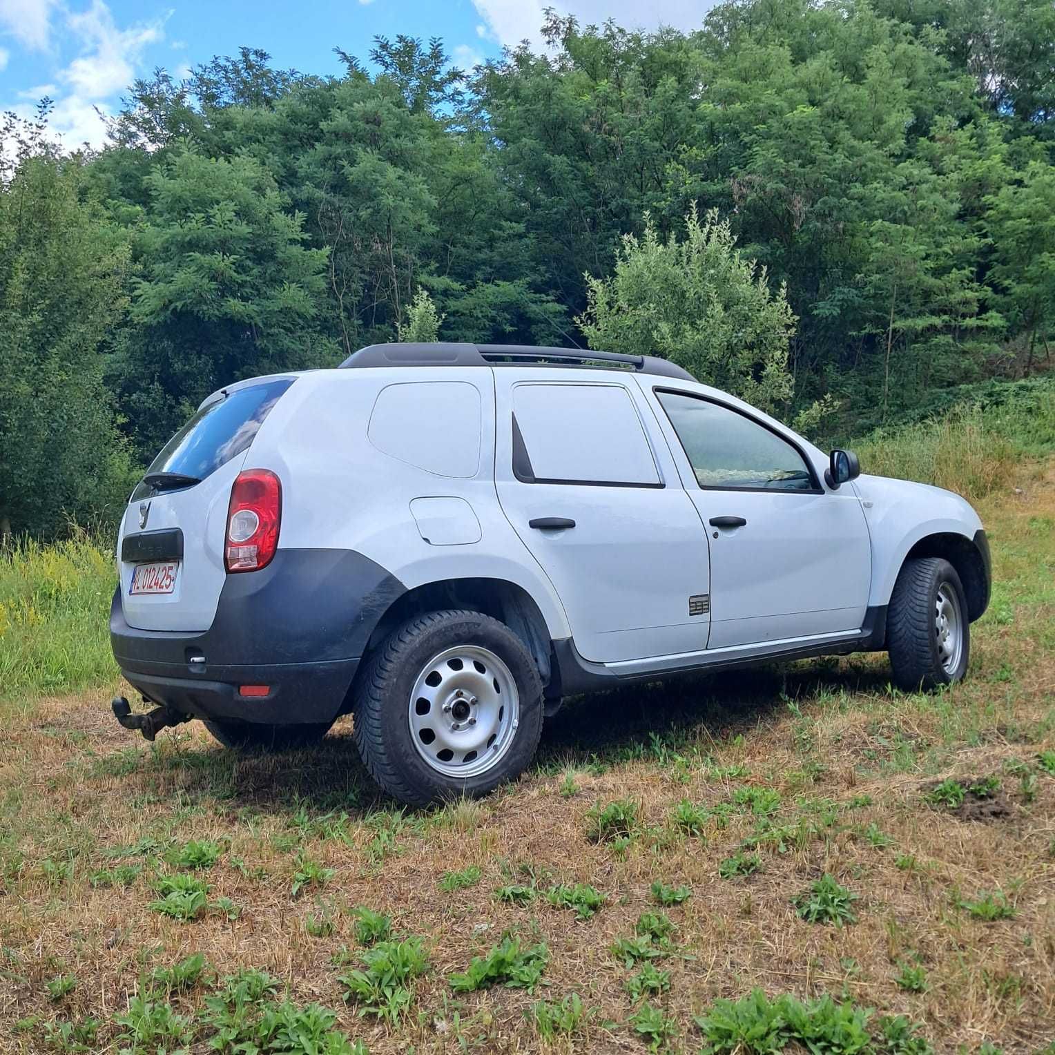 Dacia Duster 4x4 an 2011 autoutilitara 4x4 motor 1600 Benzina