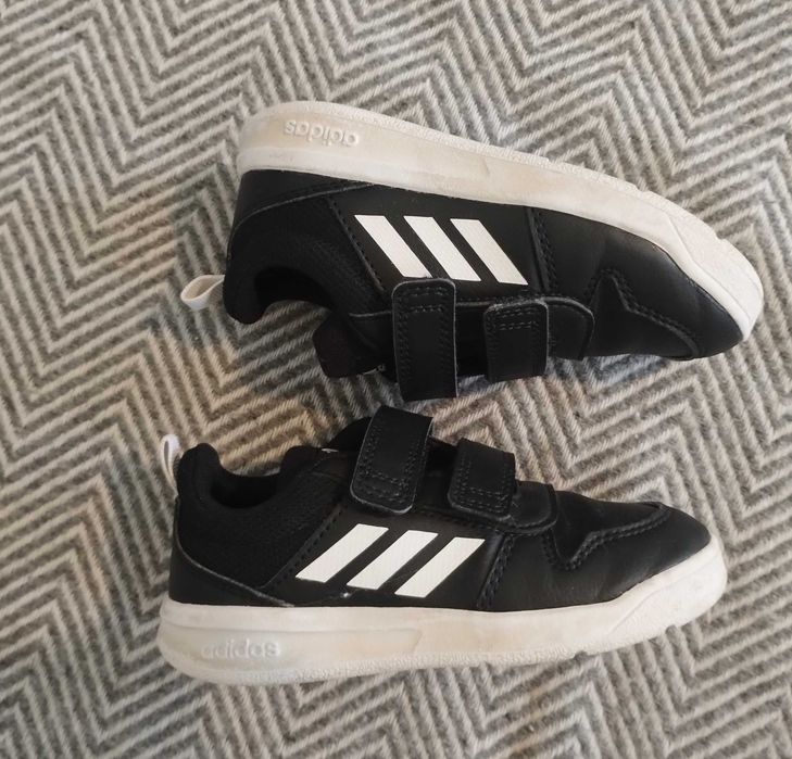 Adidas кожени маратонки номер 25
