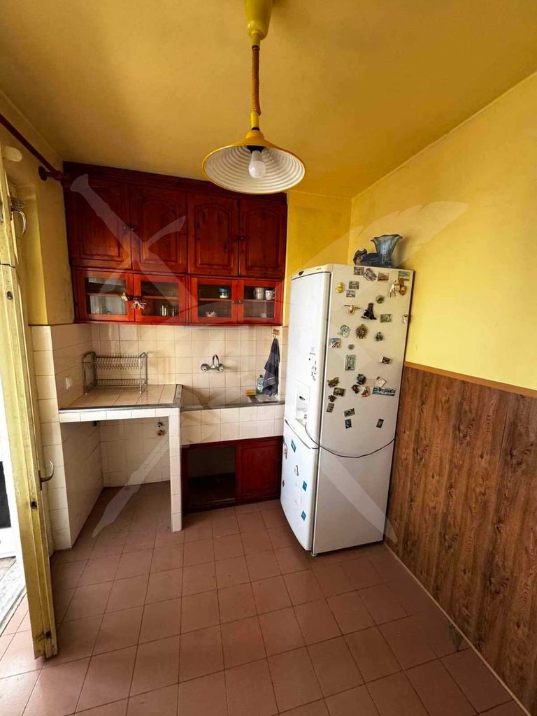 Дава се под наем Тристаен апартамент в Варна, Автогара - 60 кв.м за 375 € - Снимка #2