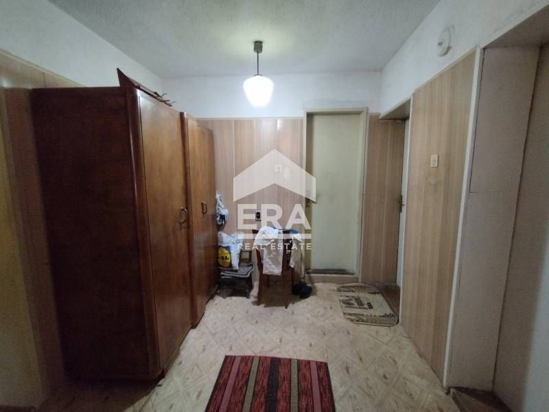 Просторна къща в село Малък извор