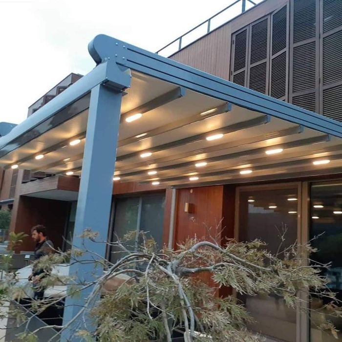 Pergola retractabila