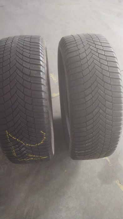 Vând doua caciucuri