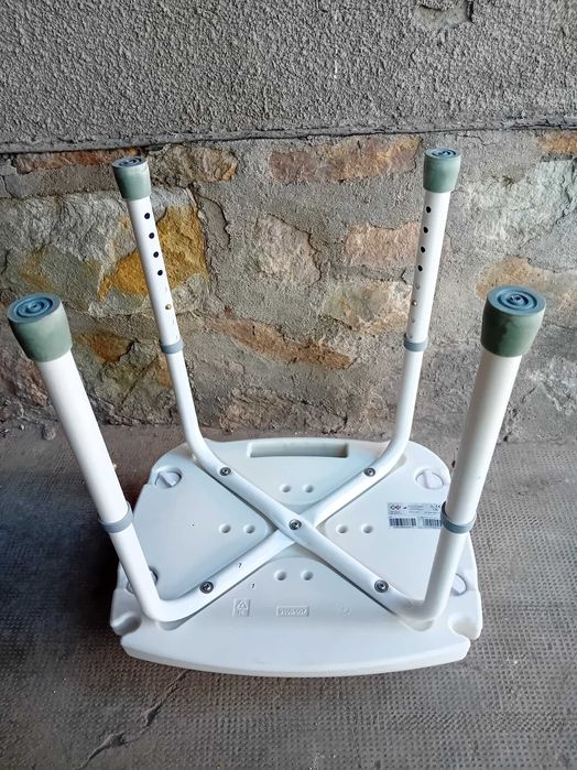 Scaun baie dus masiv B+B model Dh 40