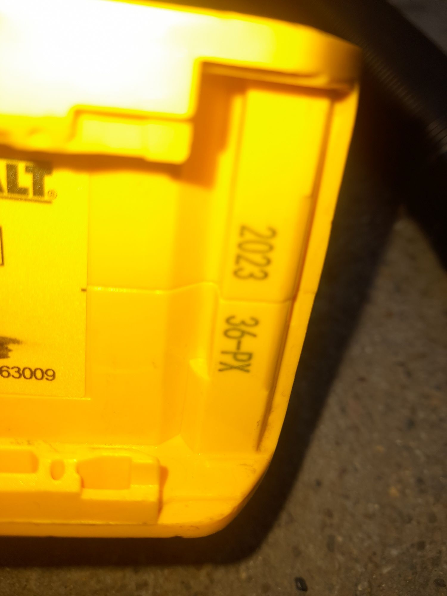 Corp original,aspirator cu acumulatori DeWALT DCV501L,ca hilti,festool