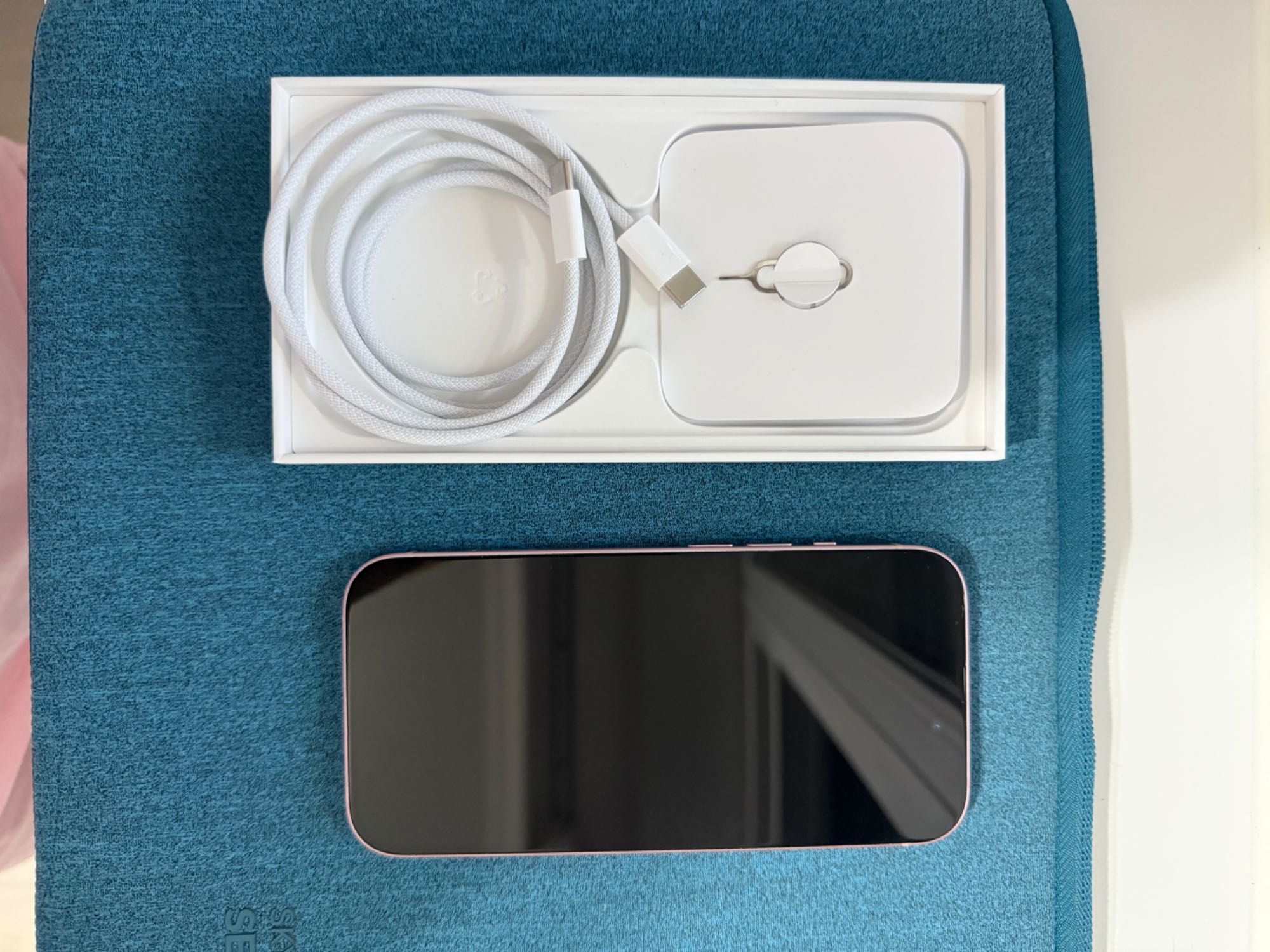 Apple iPhone 15 128Gb Dual Sim розовый