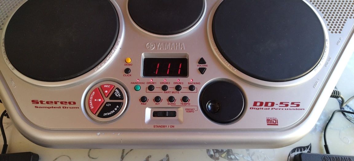 Продавам Електрони барабани
YAMAHA DD-55. в отлично състояние.
YAMAHA