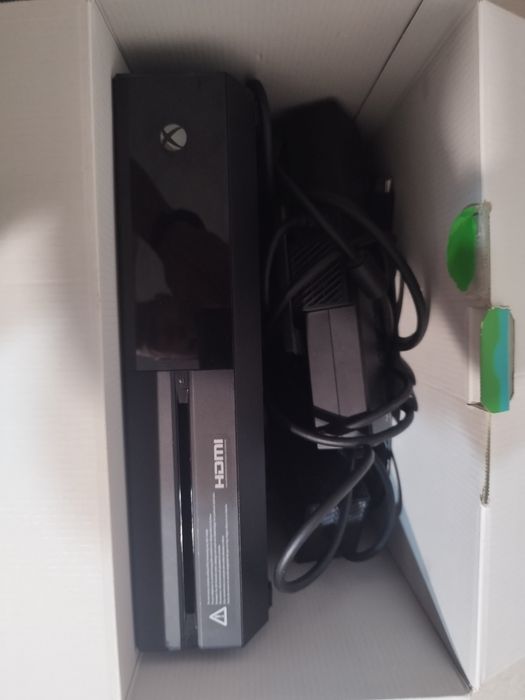 Xbox one 500gb full box +kinect + 8 jocuri ,1 controller